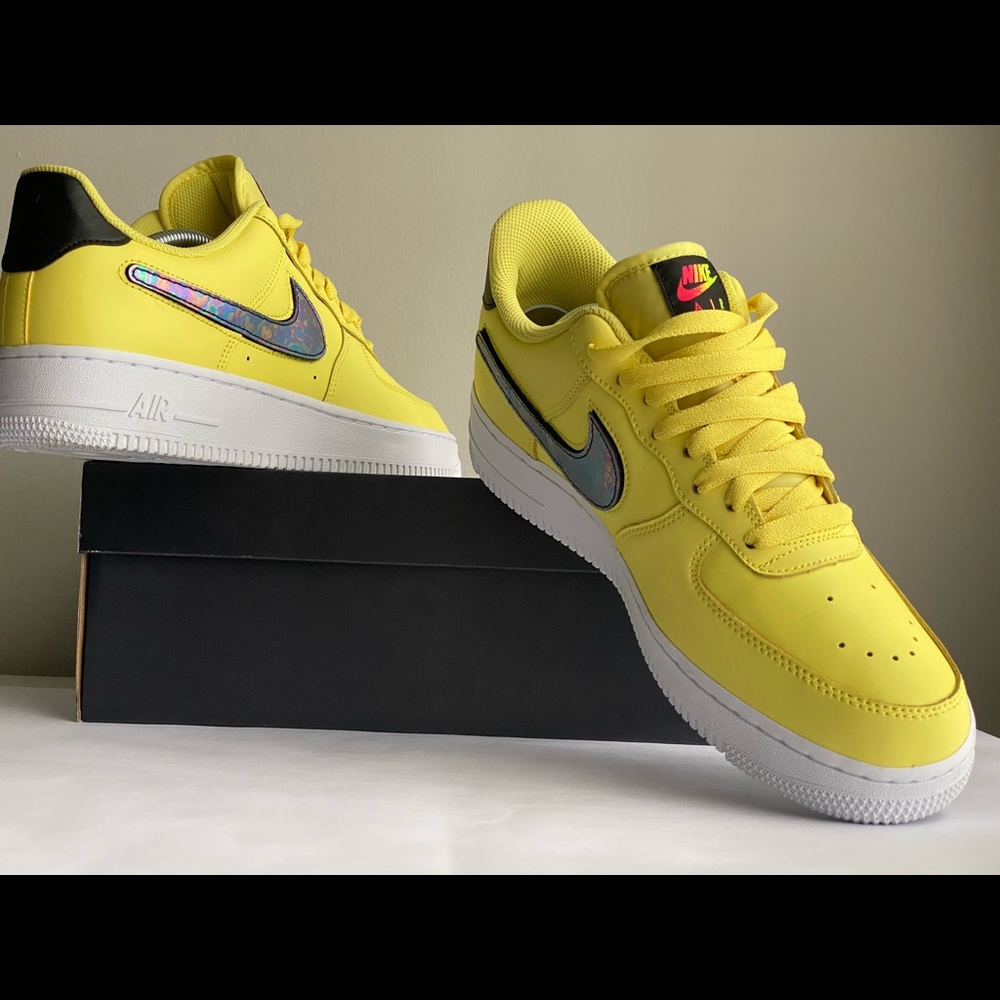 Nike - Picture 3 of 5